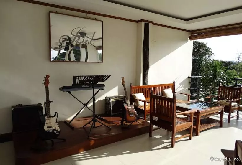 בית מלון כפרי Ipil Suites Puerto Princesa