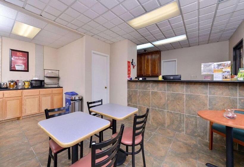 فندق على الطريق Econo Lodge