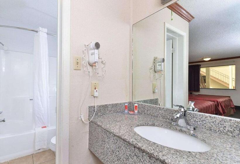 فندق على الطريق Econo Lodge