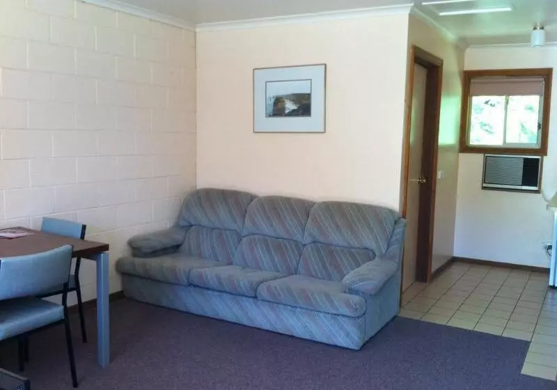 Twelve Apostles Motel & Country Retreat