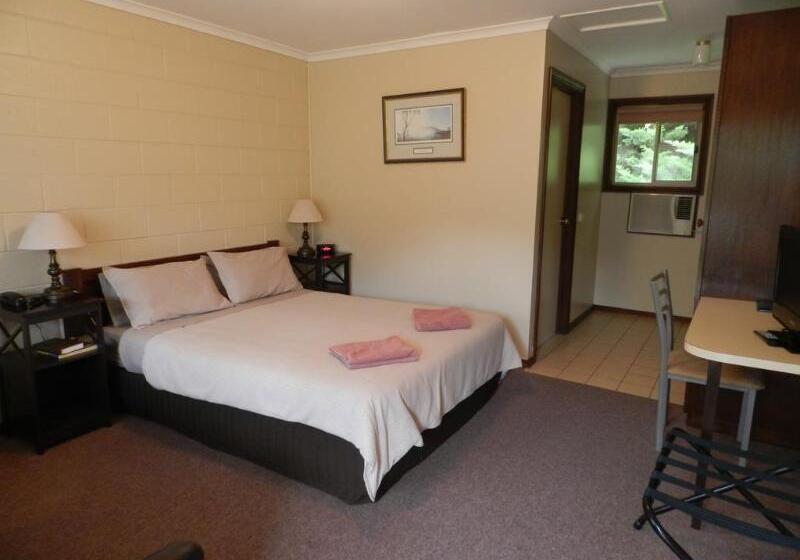 Twelve Apostles Motel & Country Retreat