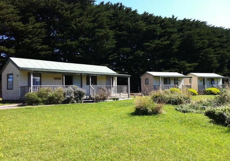 Twelve Apostles Motel & Country Retreat