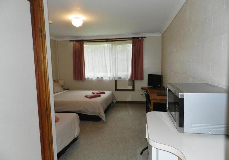 Twelve Apostles Motel & Country Retreat