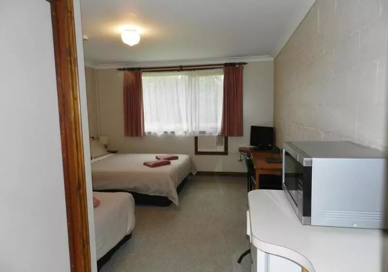 Twelve Apostles Motel & Country Retreat