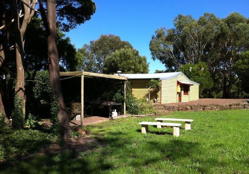 Twelve Apostles Motel & Country Retreat