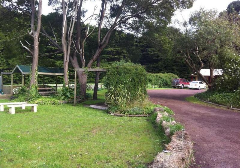 Twelve Apostles Motel & Country Retreat