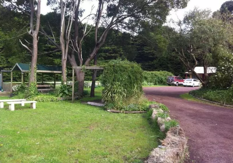 Twelve Apostles Motel & Country Retreat