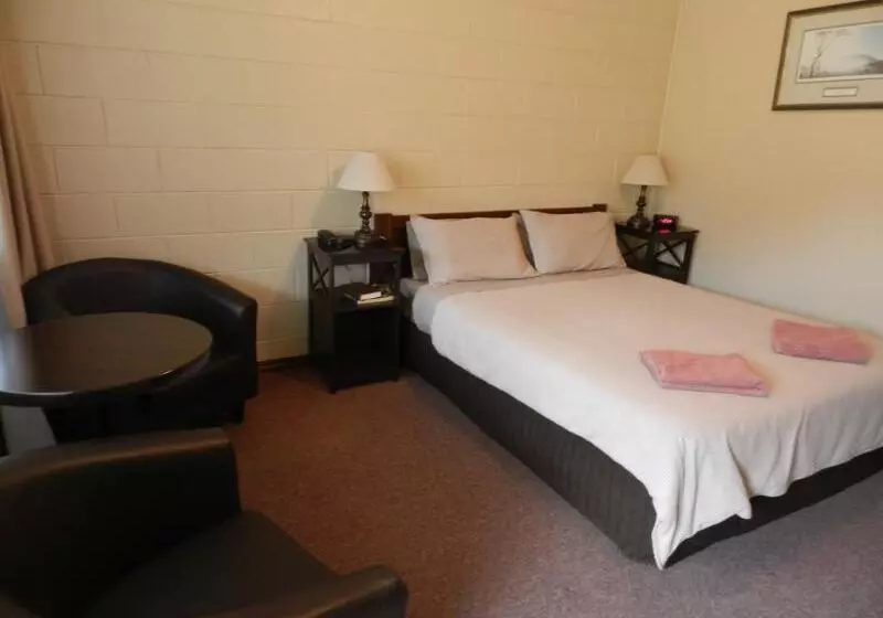 Twelve Apostles Motel & Country Retreat