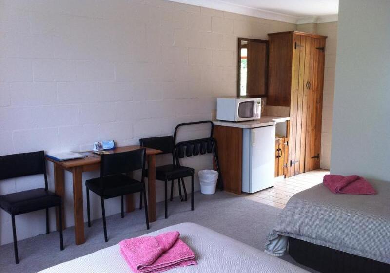 Twelve Apostles Motel & Country Retreat