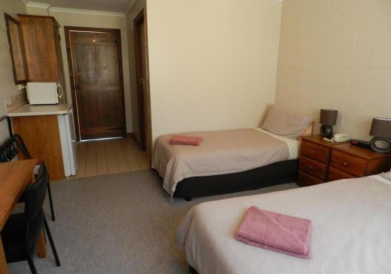 Twelve Apostles Motel & Country Retreat