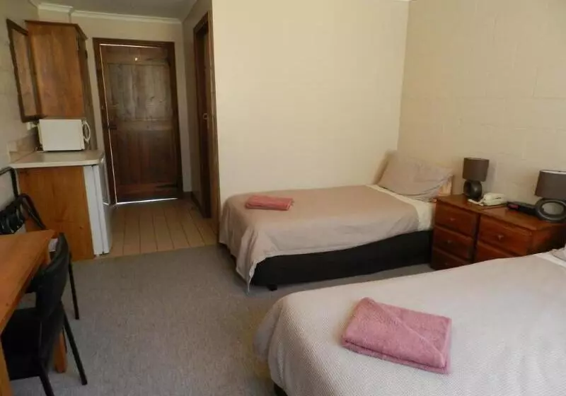 Twelve Apostles Motel & Country Retreat