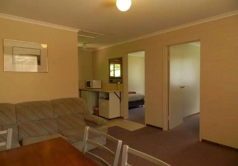 Twelve Apostles Motel & Country Retreat