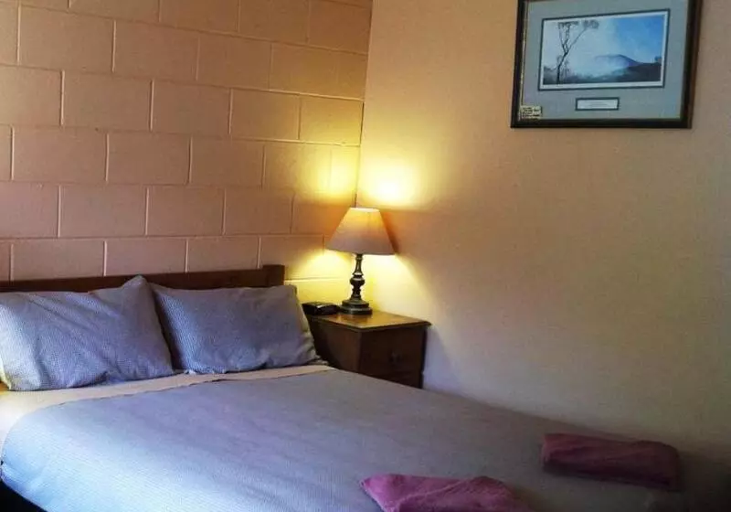 Twelve Apostles Motel & Country Retreat