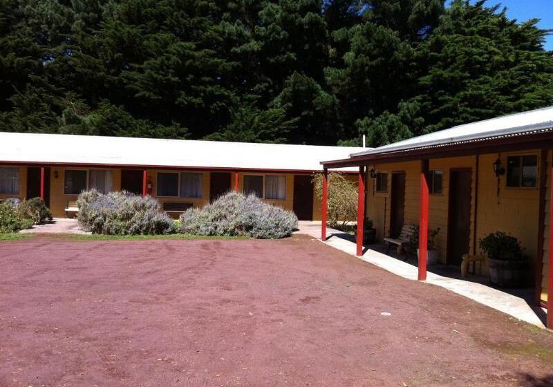 Twelve Apostles Motel & Country Retreat