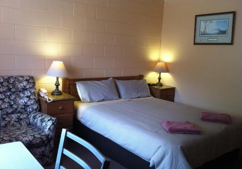 Twelve Apostles Motel & Country Retreat