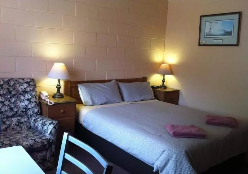 Twelve Apostles Motel & Country Retreat