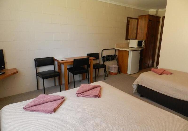 Twelve Apostles Motel & Country Retreat