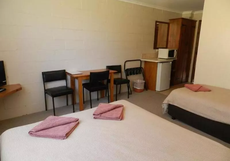 Twelve Apostles Motel & Country Retreat