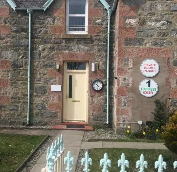 1 Lochness Rooms&hostel