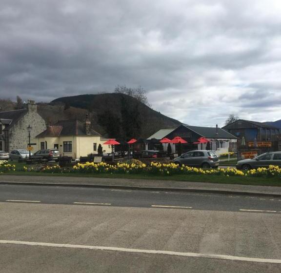 1 Lochness Rooms&hostel