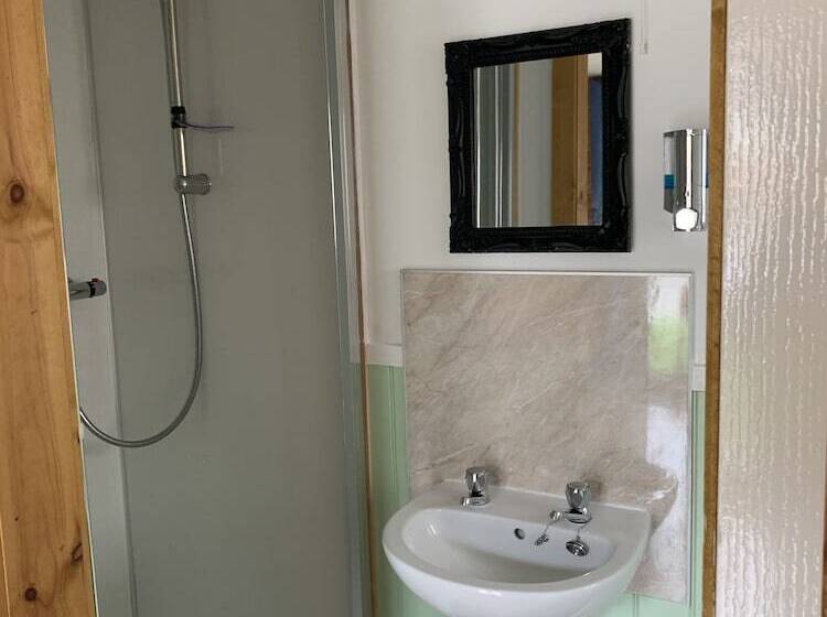 1 Lochness Rooms&hostel