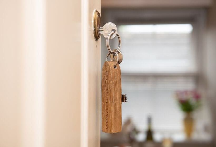 민박 Milton House Studio Apartment Suites