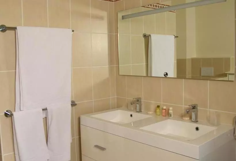 هتل Château Hôtel De Warenghien