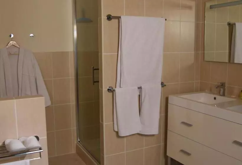 هتل Château Hôtel De Warenghien