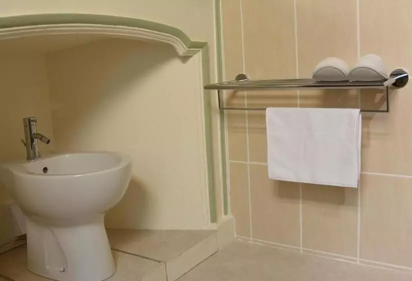 هتل Château Hôtel De Warenghien