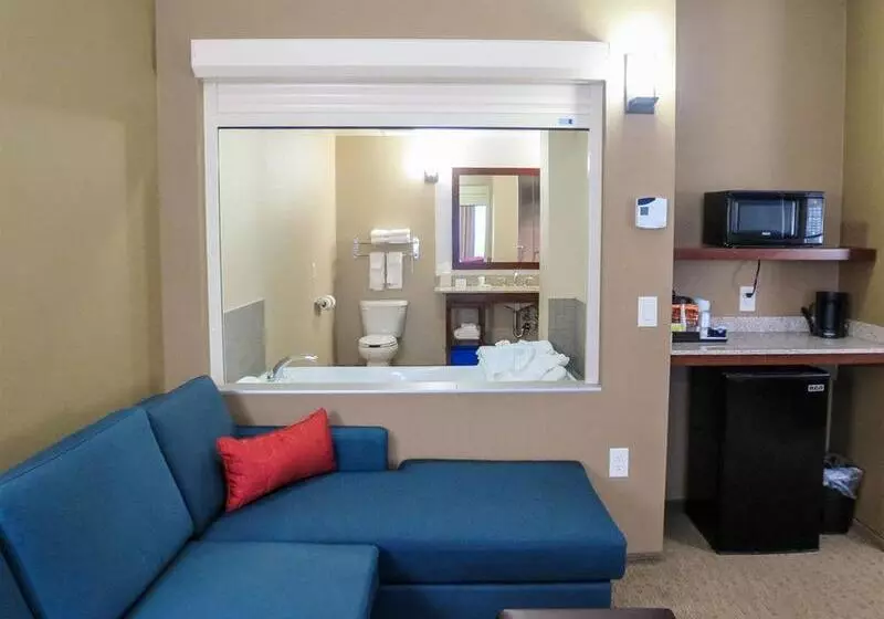 Отель Comfort Suites Regina