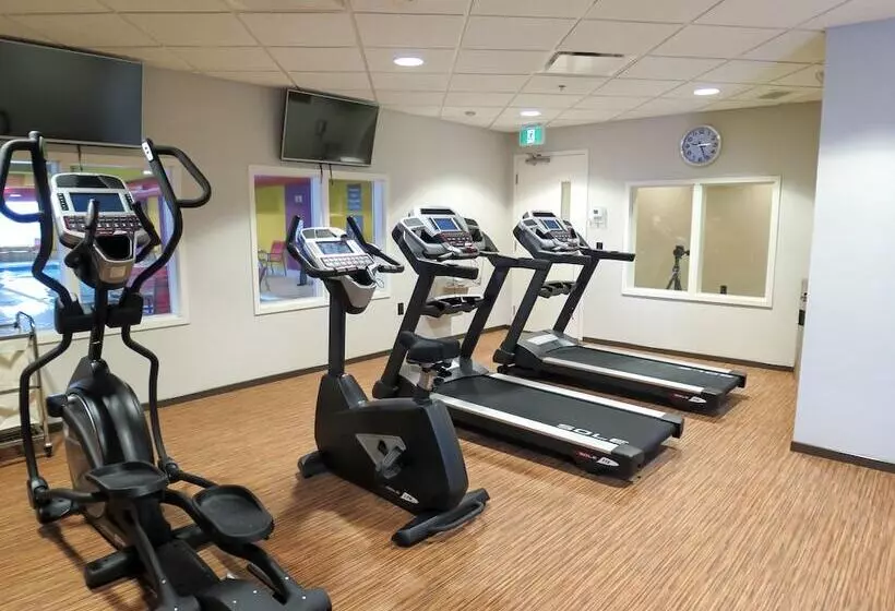 Отель Comfort Suites Regina