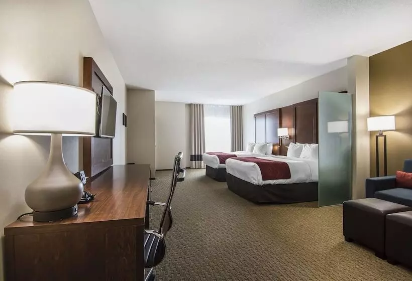 Отель Comfort Suites Regina