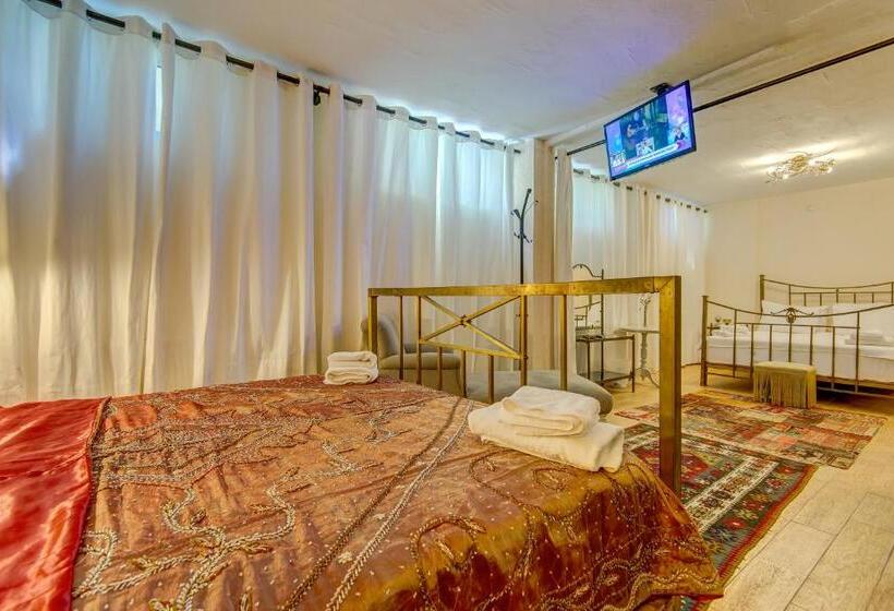 Cunda Battalos Küçük Otel