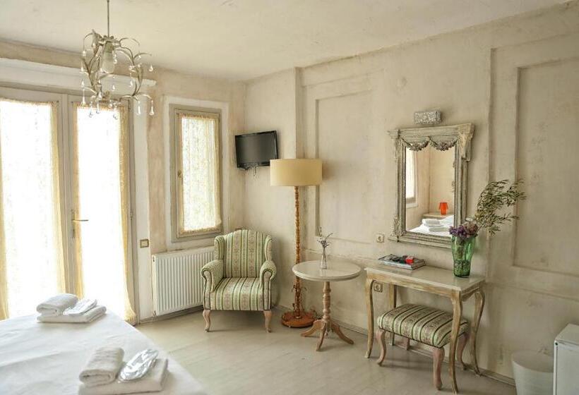 Cunda Battalos Küçük Otel
