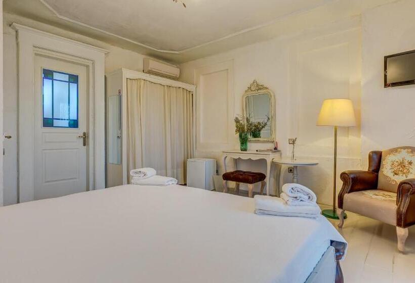 Cunda Battalos Küçük Otel