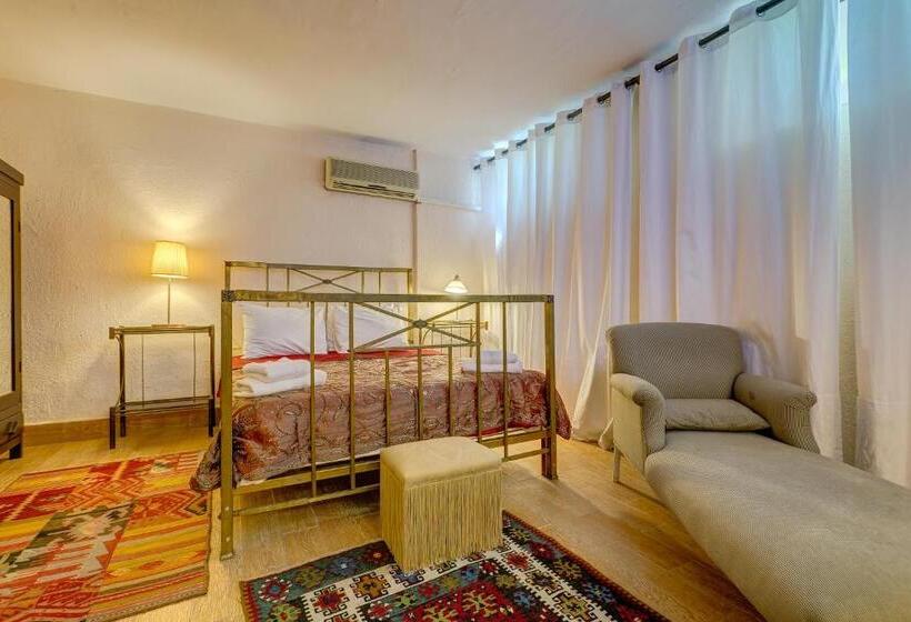 Cunda Battalos Küçük Otel