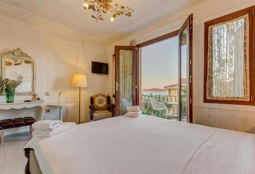 Cunda Battalos Küçük Otel