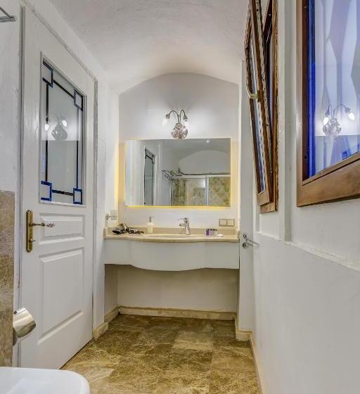 Cunda Battalos Küçük Otel