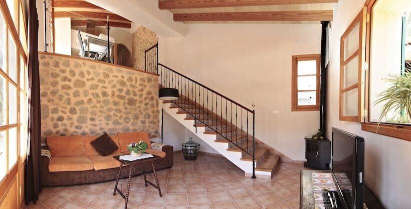 هتل Agroturisme Finca Sa Maniga