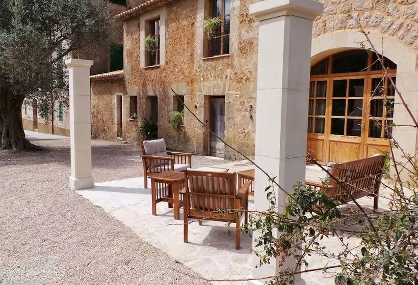 هتل Agroturisme Finca Sa Maniga