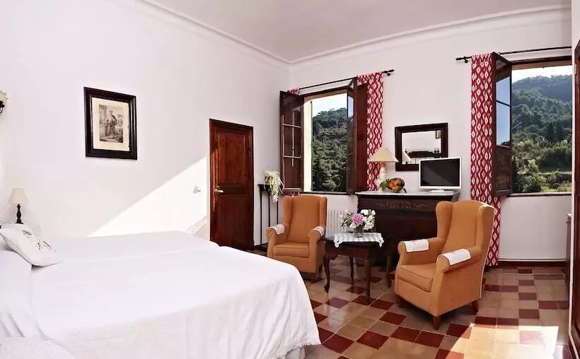 هتل Agroturisme Finca Sa Maniga