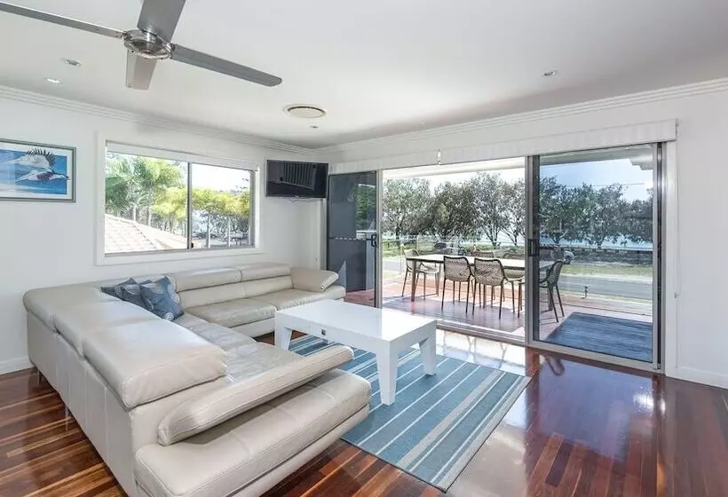 Отель Nrma Woodgate Beach Holiday Park