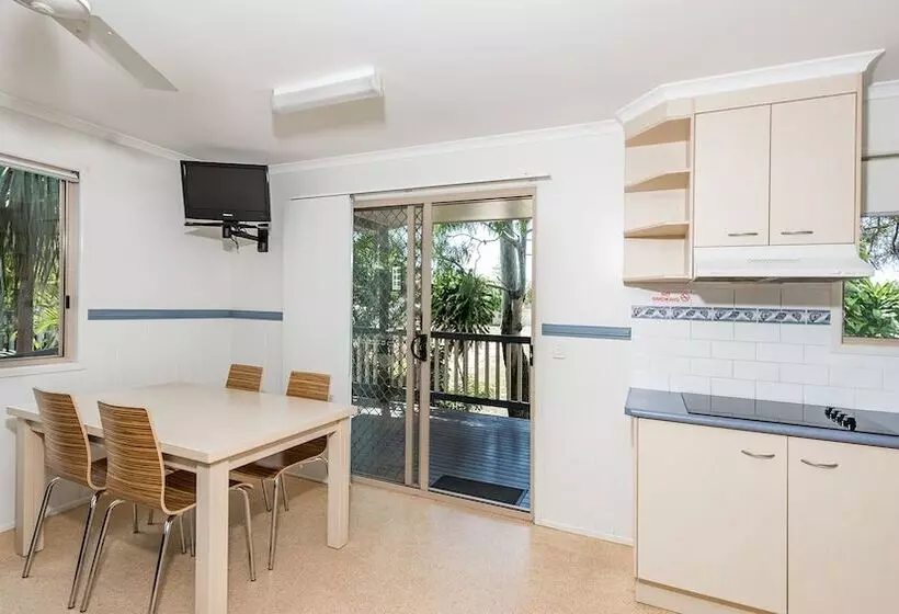 Отель Nrma Woodgate Beach Holiday Park