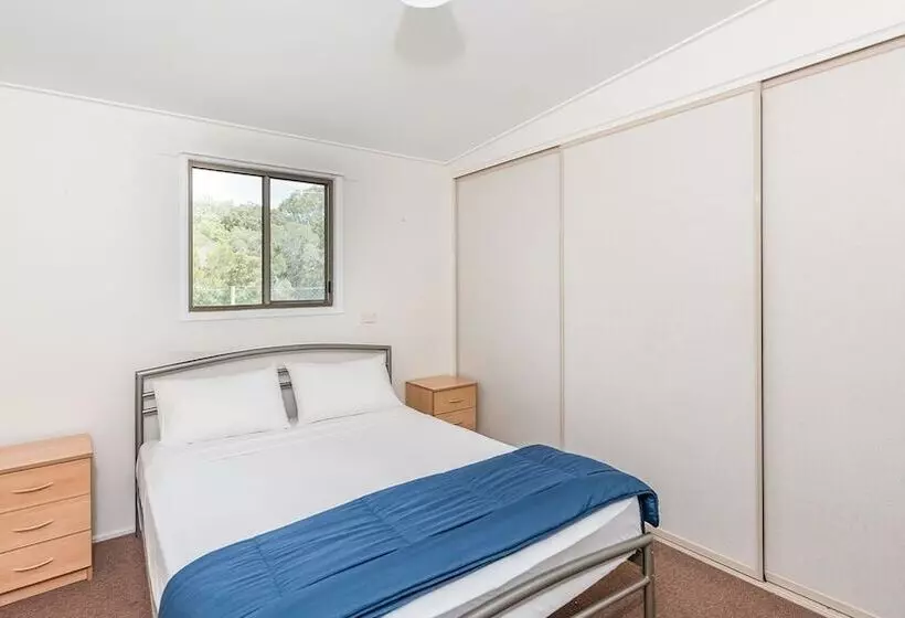 Отель Nrma Woodgate Beach Holiday Park