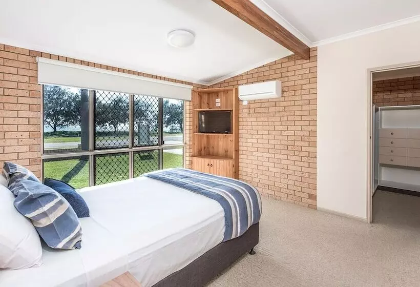 Отель Nrma Woodgate Beach Holiday Park