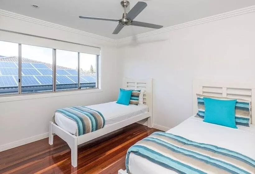 Отель Nrma Woodgate Beach Holiday Park