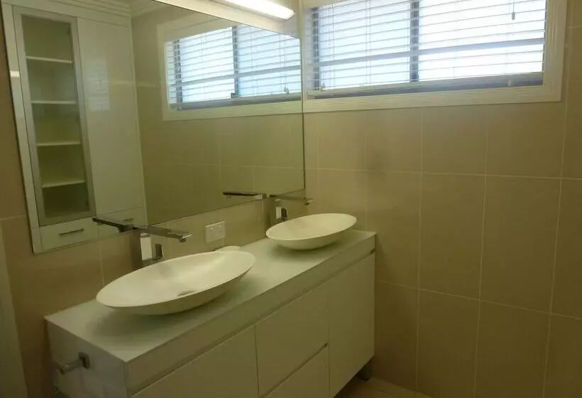 Отель Nrma Woodgate Beach Holiday Park