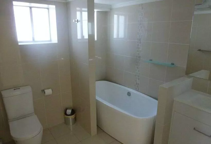 Отель Nrma Woodgate Beach Holiday Park