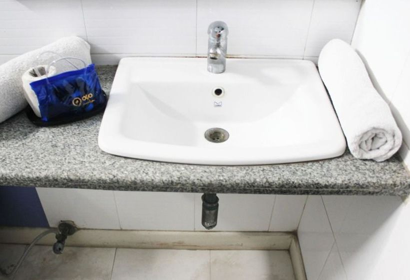 בית מלון כפרי Oyo Premium Rajourigarden Metrostation 2