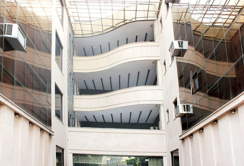 בית מלון כפרי Oyo Premium Rajourigarden Metrostation 2